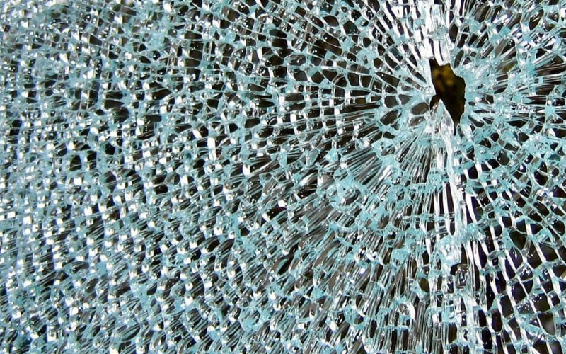 علت شکستن شیشه سکوریت | اشنادر